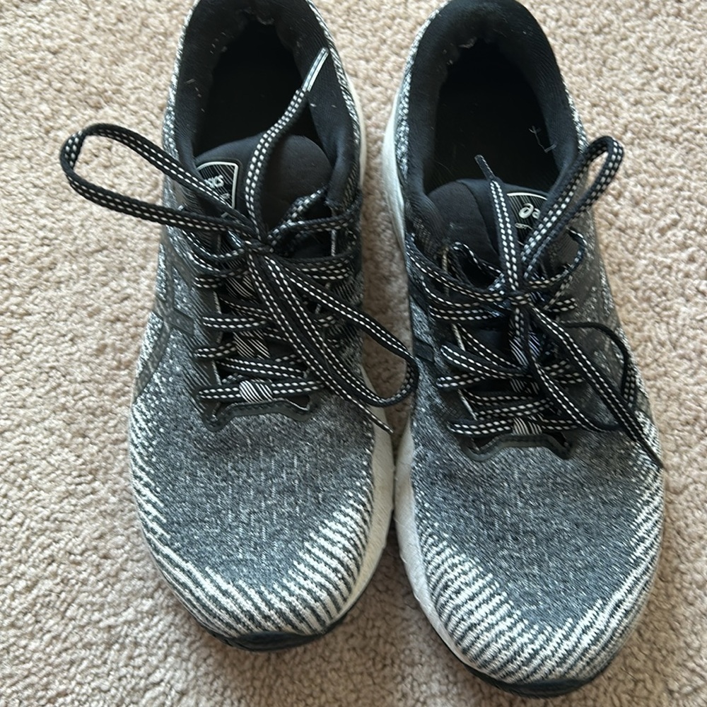 ASICS GT2000 running shoe, Size 8 - Picture 5 of 7